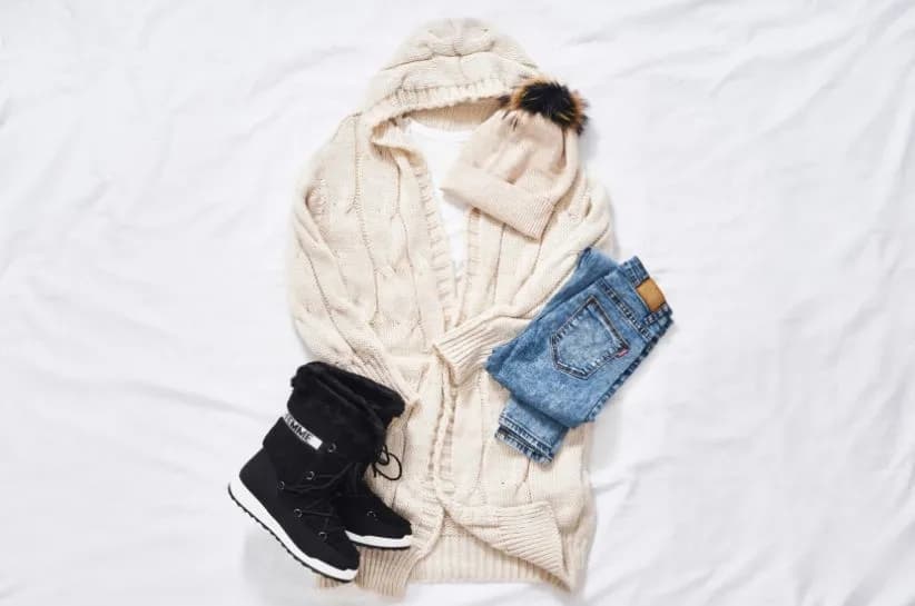 Kremowy sweter stylizacje: Modne zestawienia, które zachwyca każdego