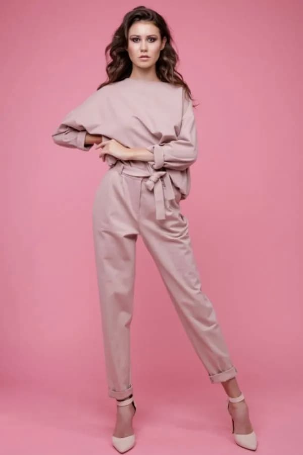 Stylizacje ze spodniami na wesele: 10 trendów, które pokochasz