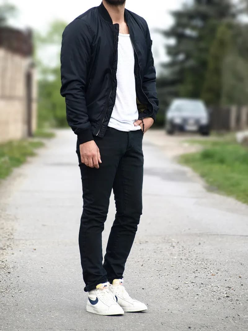 Stylowe bombery dla mężczyzn: Modne stylizacje, które Cię zaskoczą