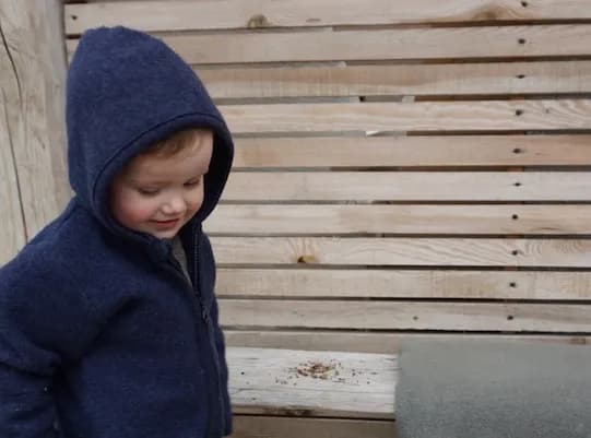 Jak ubrać dziecko w 0 stopni na zimowy spacer: kompletny poradnik mamusi