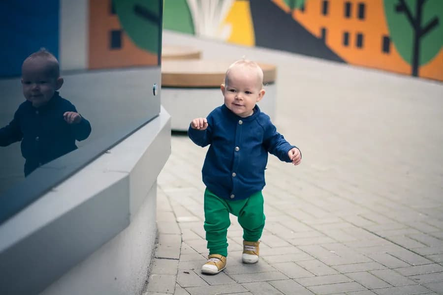 Jak modnie ubrać dziecko - praktyczne porady i inspiracje dla rodziców