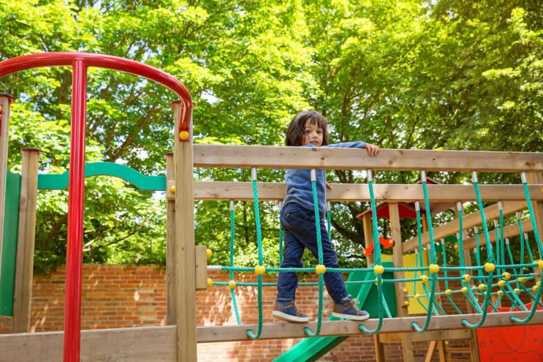 Jak zbudować plac zabaw drewniany - uniknij najczęstszych błędów
