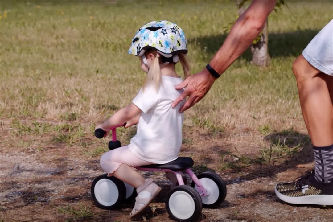 Jaki jeździk dla rocznego dziecka: 5 kluczowych zasad przy wyborze zabawki