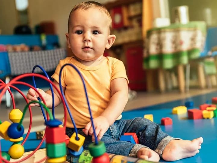Jakie zabawki dla rocznego dziecka najlepiej wspierają rozwój maluszka