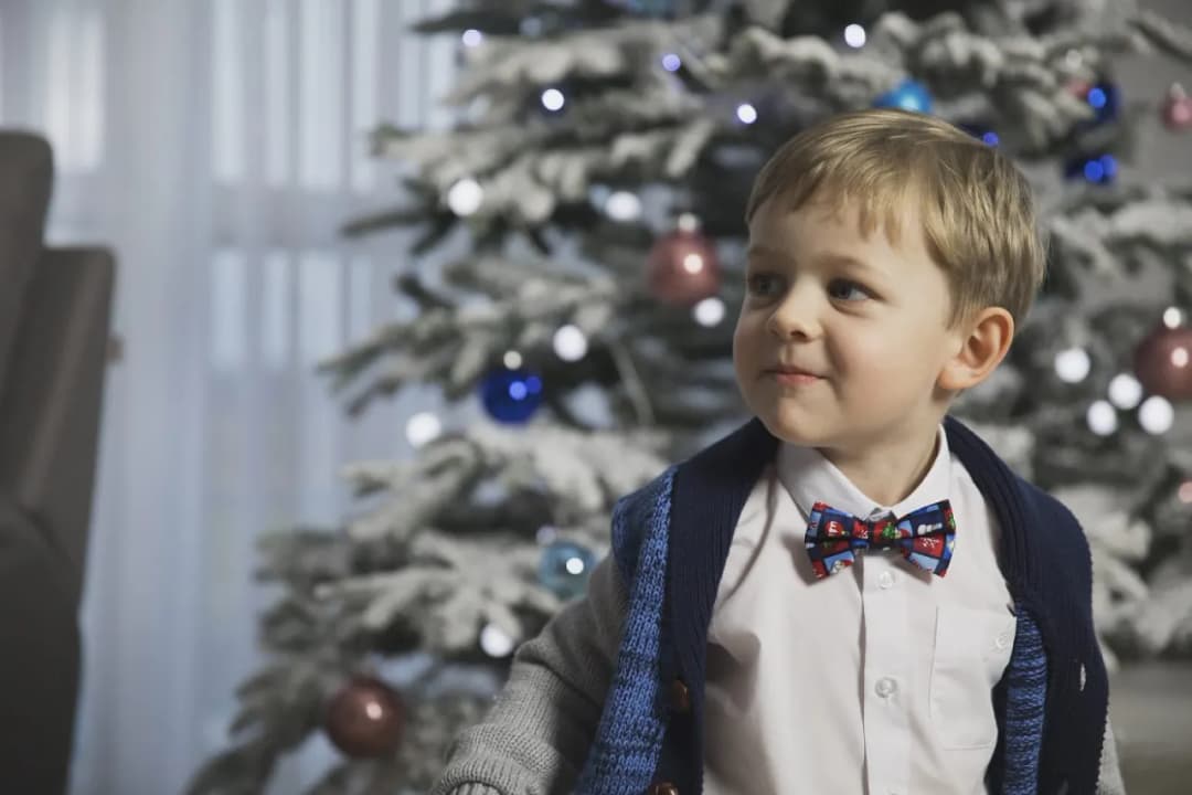Jak ubrać dziecko na święta: najlepsze pomysły na elegancki i wygodny strój
