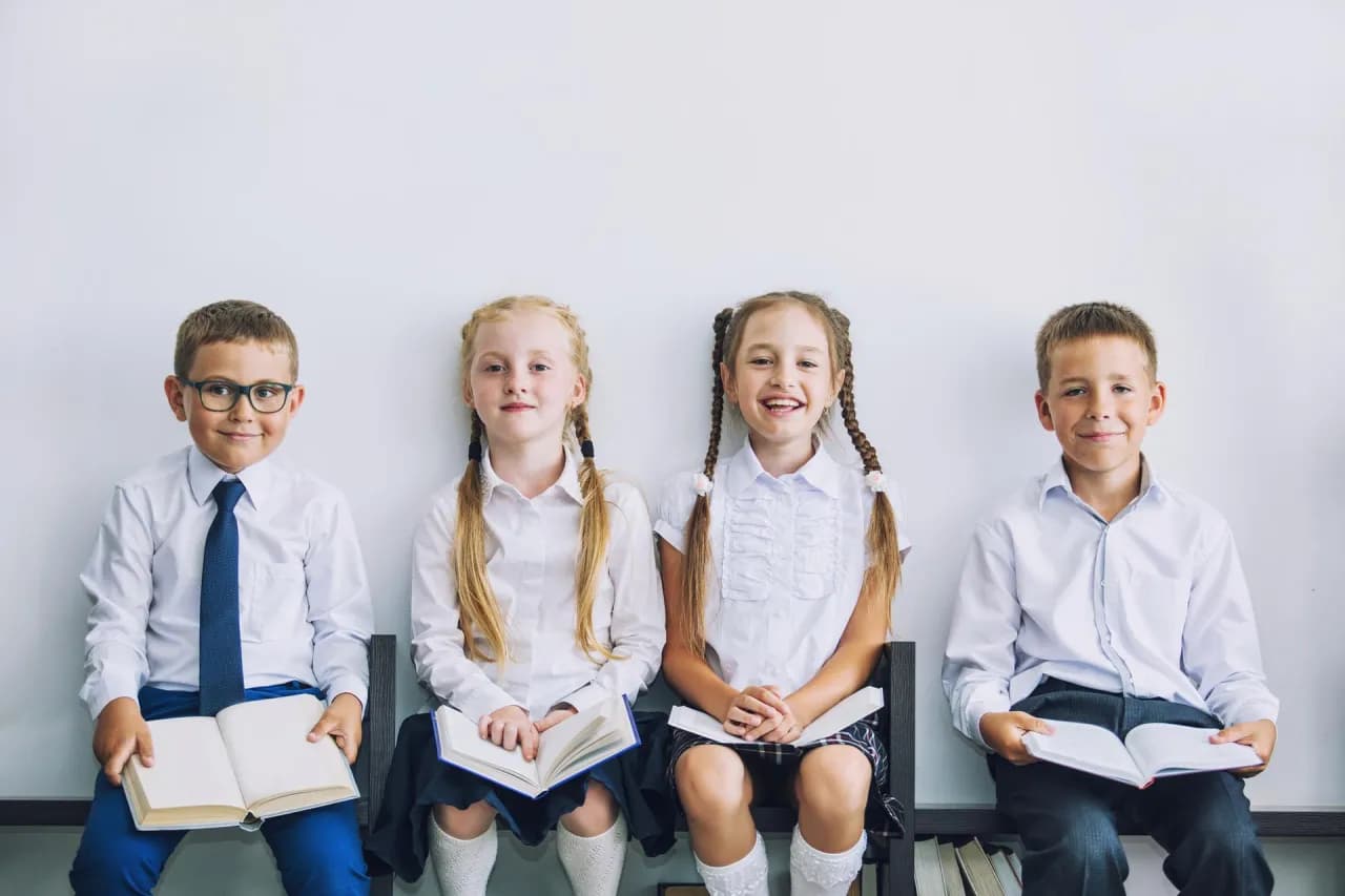 Jak elegancko ubrać dziecko na zakończenie roku szkolnego: poradnik rodzica