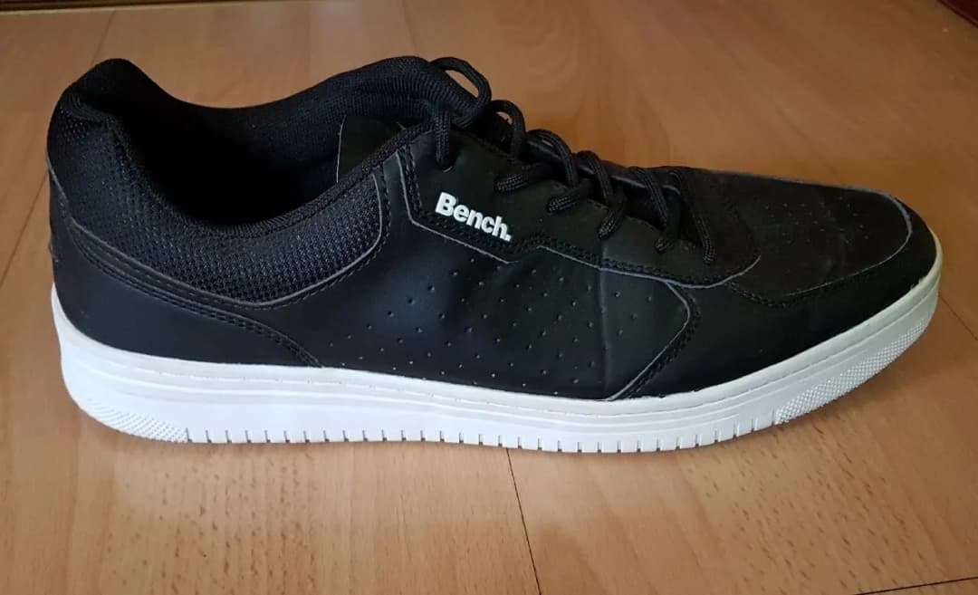 Bench buty co to za firma? Historia, opinie i najpopularniejsze produkty