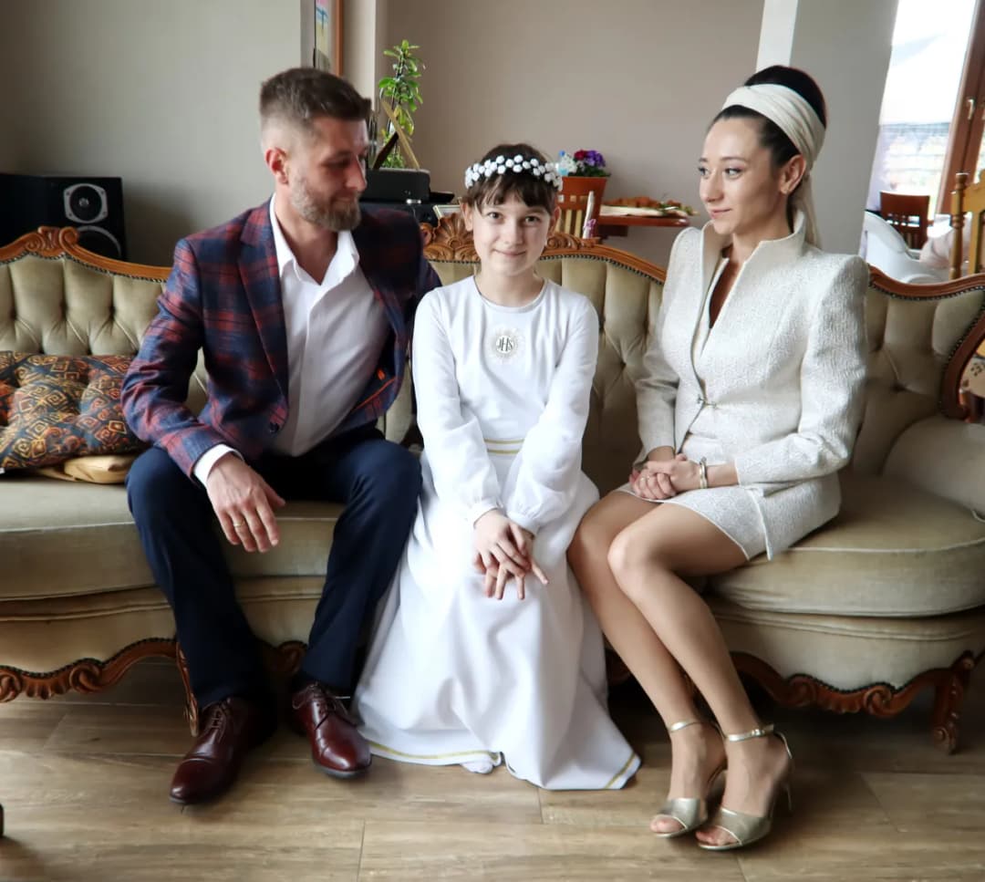 Co ubrać na chrzest swojego dziecka: elegancki strój dla rodziców dziecka